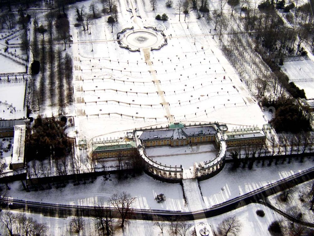 Potsdam/Brandenburg from the bird's eye view: 22.01.2004 Potsdam/Brandenburg Winterlandschaft am Schloß Sanssouci