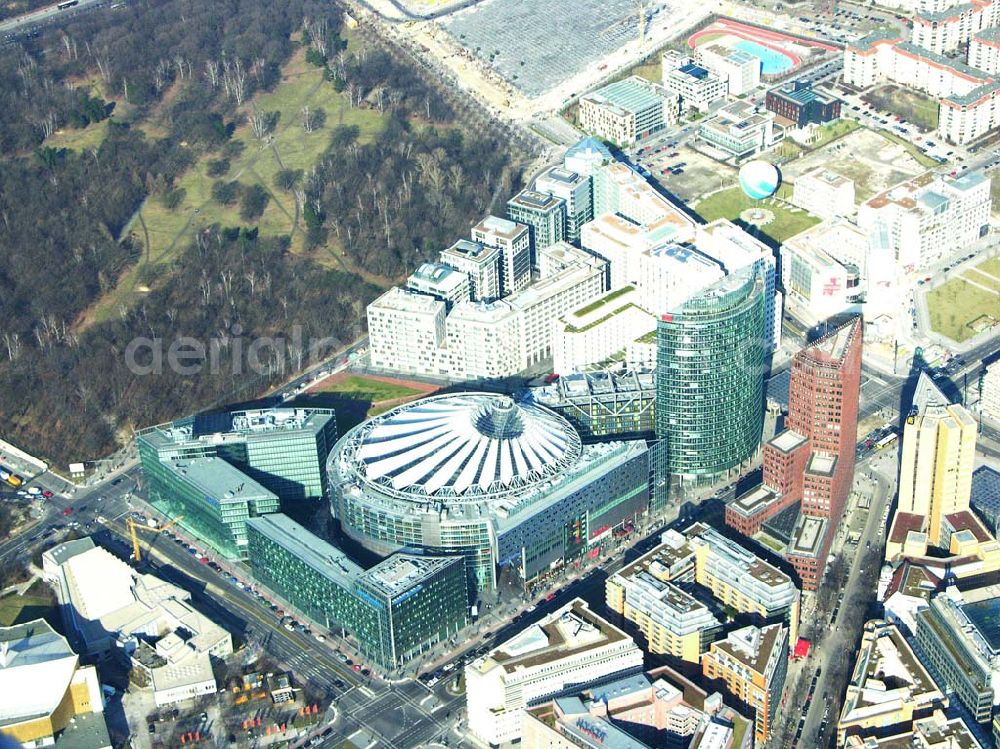 Aerial photograph Berlin Mitte - Potsdamer Platz mit dem Sony-Center, Sitz der Deutschen Bahn und den Potsdamer Arkarden