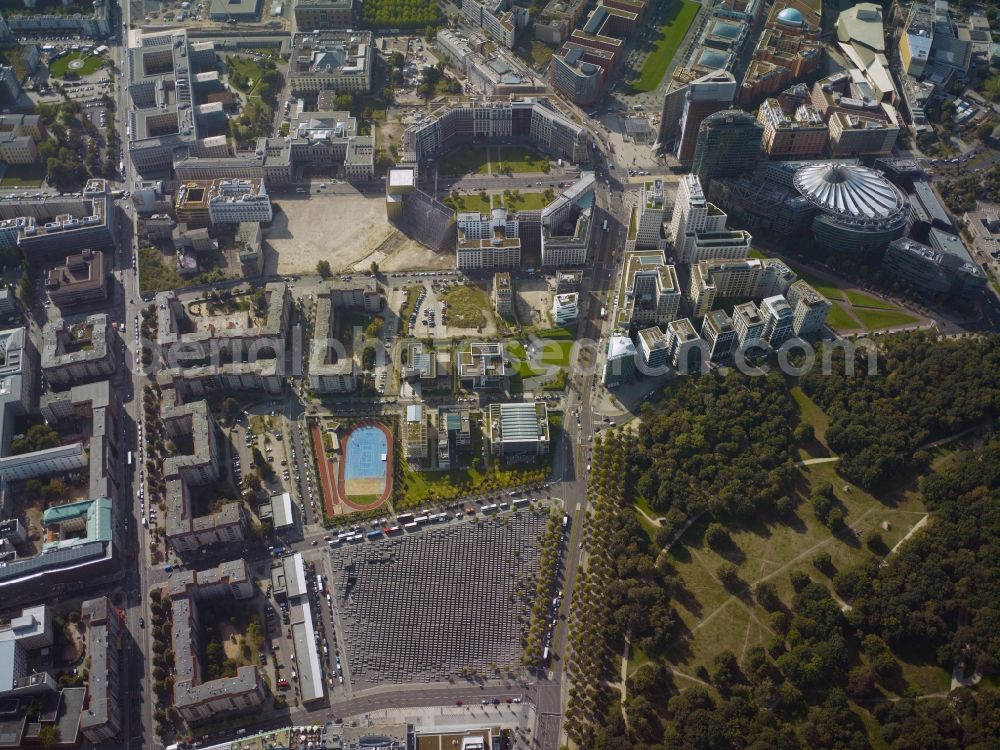 Aerial photograph Berlin - View of the Potsdamer Platz, the Leipziger Platz and the historical centre in Berlin