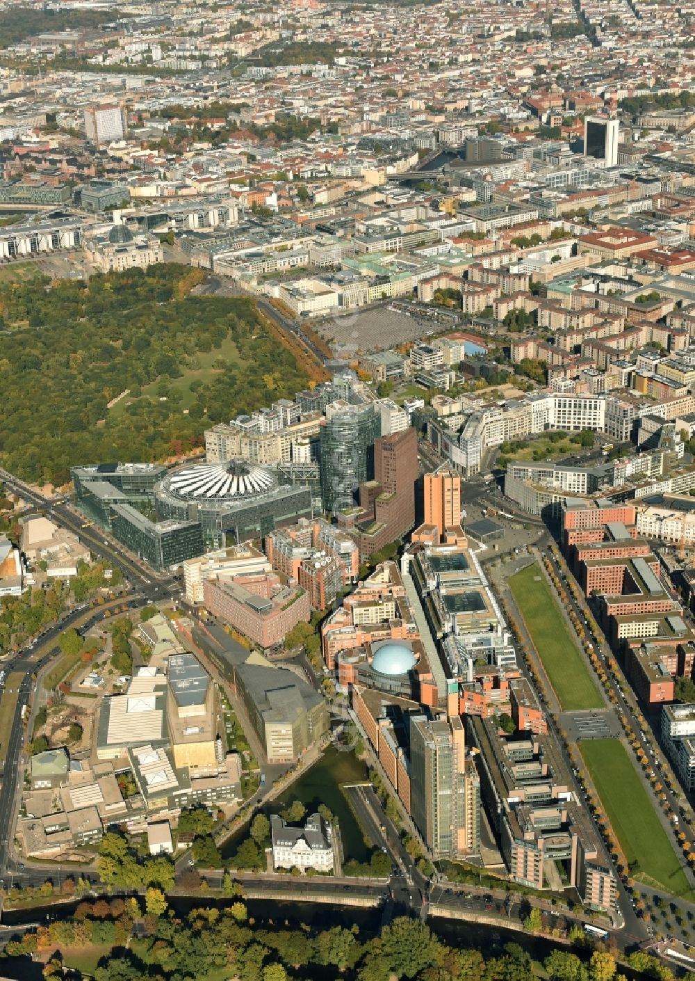 Aerial image Berlin - Ensemble space Potsdamer Platz with the Berlin State Library in Potsdamer Strasse in the inner city center in Berlin in Germany