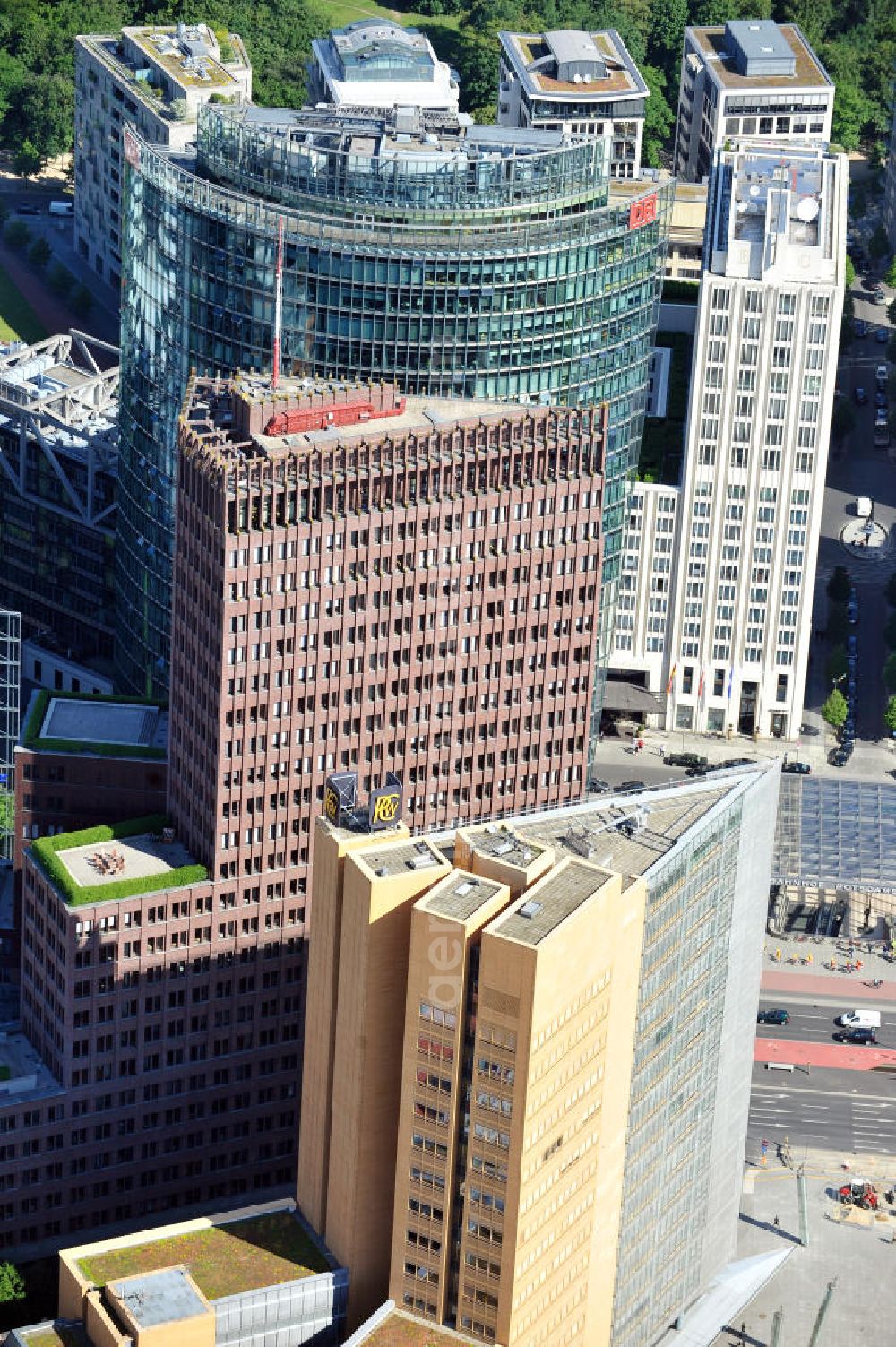 Aerial image Berlin Mitte - Bürogebäude und Geschäftshäuser am Potsdamer Platz in Berlin-Mitte. Office buildings and commercials at the Potsdam Square in the borough Mitte.