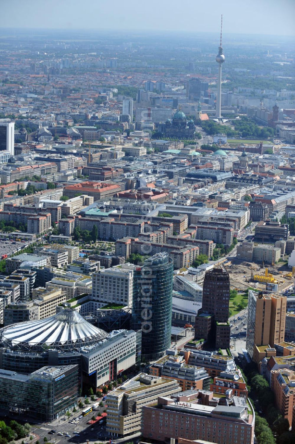 Berlin Mitte from above - Bürogebäude und Geschäftshäuser am Potsdamer Platz in Berlin-Mitte. Office buildings and commercials at the Potsdam Square in the borough Mitte.