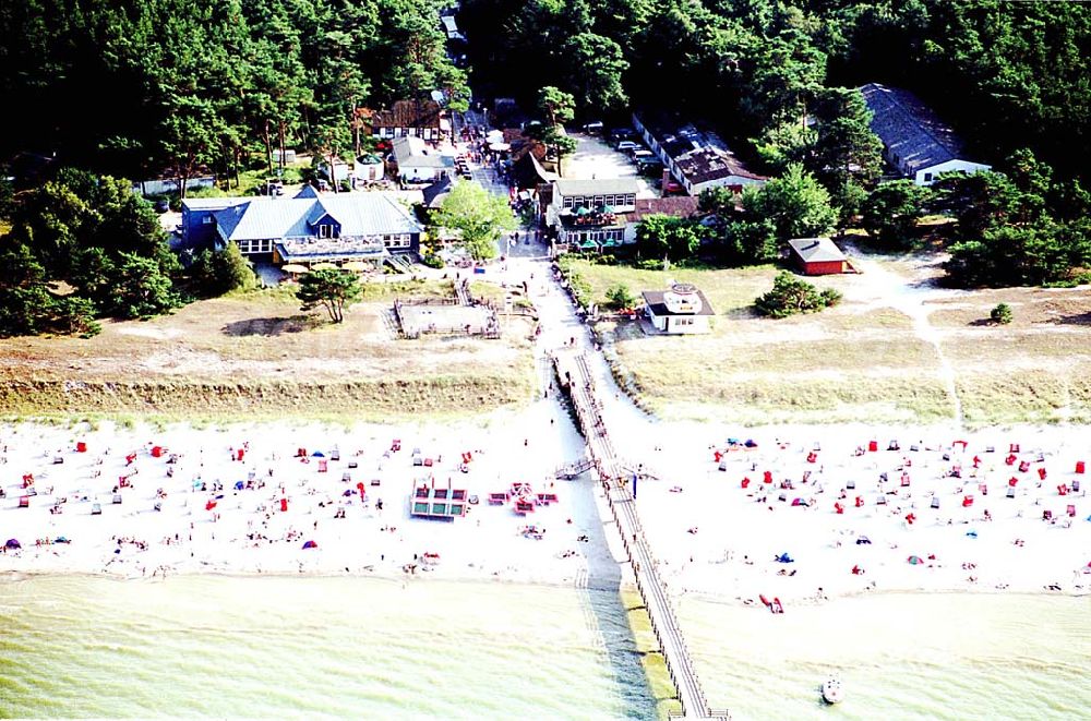 Prerow / Mecklenburg Vorpommern from the bird's eye view: Prerow / Mecklenburg Vorpommern Strand und Seebrücke von Prerow in MV