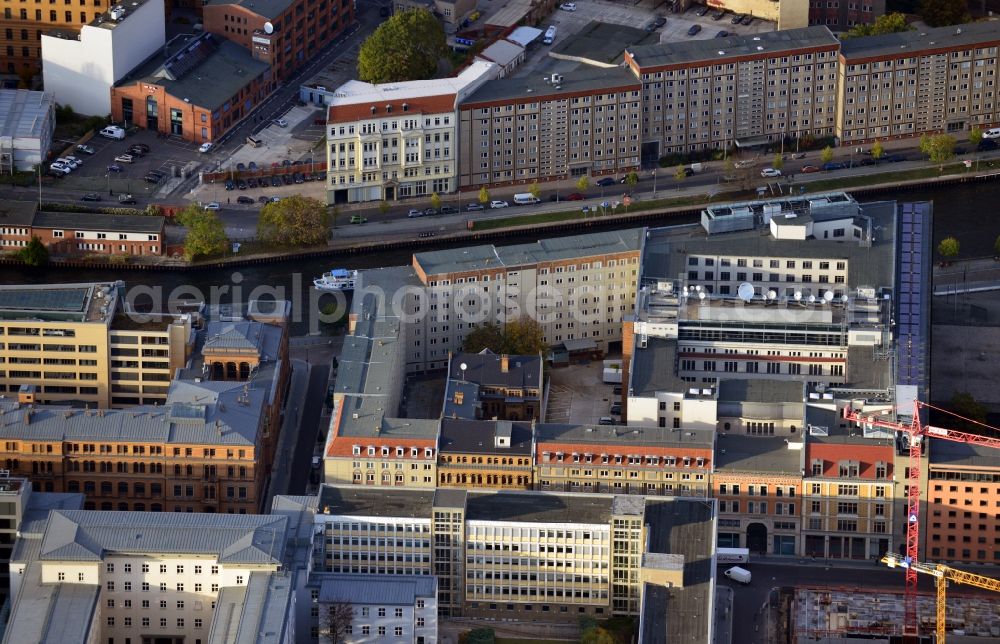 Berlin from the bird's eye view: View of the Press and Information Office of the Federal Government at Dorotheenstrasse in Berlin - Mitte. The press office is located in the former post office at the banks of the river Spree in the government district. Also visible is the News Center Schiffbauerdamm , the location of the RTL Television and Thomson Reuters offices in Berlin