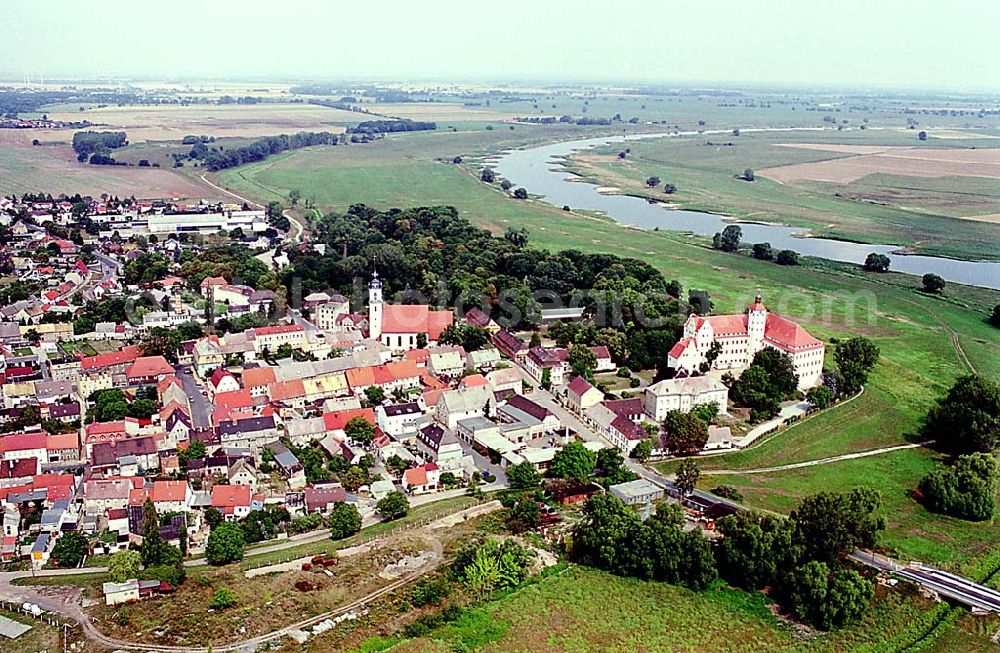 Aerial image Pretzsch / Sachsen-Anhalt - Pretzsch / Sachsen-Anhalt Stadtansicht von Prtzsch an der Elbe in Sachsen-Anhalt mit Blick auf das Schloß Pretzsch (rechts)