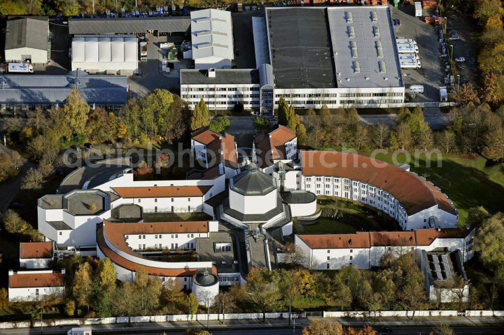 Augsburg from the bird's eye view: Der Gebäudekomplex des Priesterseminars Sankt Hieronymus der Diözese Augsburg. Die Einweihung des von Alexan der Freiherr von Branca entworfenen Gebäudes fand 1987 durch den damaligen Papst Johannes Paul II. statt. The building of the Seminary Saint Jerome of the Diocese Augsburg.