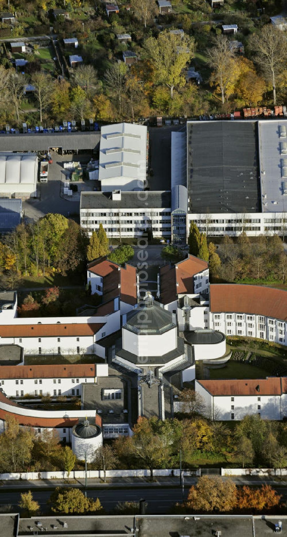 Aerial image Augsburg - Der Gebäudekomplex des Priesterseminars Sankt Hieronymus der Diözese Augsburg. Die Einweihung des von Alexan der Freiherr von Branca entworfenen Gebäudes fand 1987 durch den damaligen Papst Johannes Paul II. statt. The building of the Seminary Saint Jerome of the Diocese Augsburg.