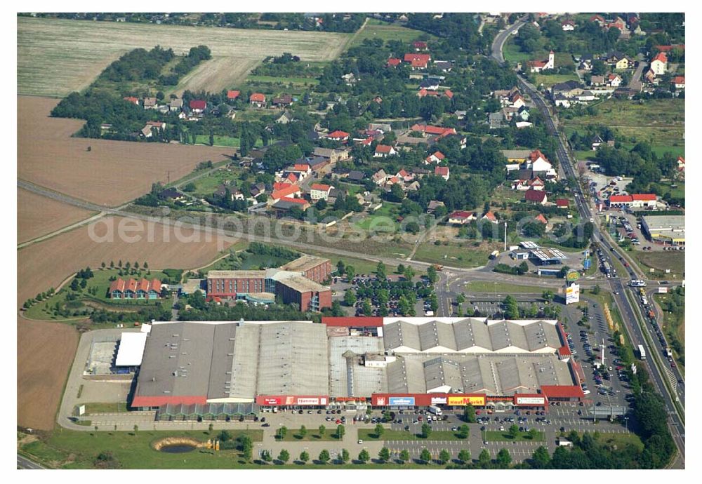 Brehna (Sachsen-Anhalt) from above - Blick auf den Prima-Einkaufs-Park (PEP-Einkaufscenter) in Brehna an der A9. PRIMA-EINKAUFS-PARK (PEP-Einkaufscenter), Center-Verwaltung, Thiemendorfer Markt, 06796 Brehna, Telefon: 034954 / 4 81 04, Telefax: 034954 / 4 85 83