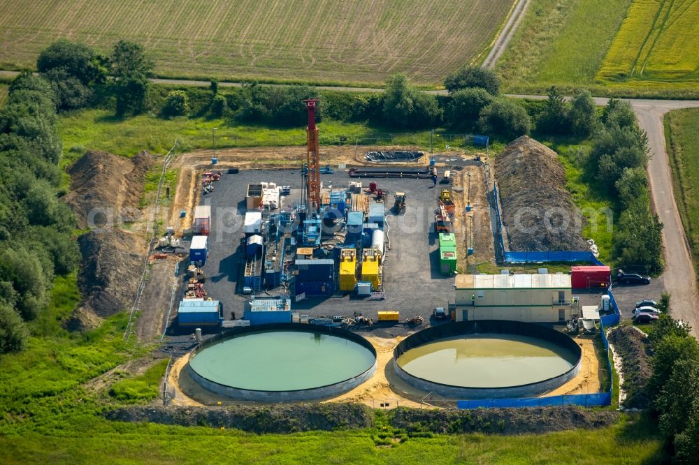 Aerial photograph Herbern - Test drilling for gas Fracking- hydraulic fracturing station over the old mine Radbod 7 in Herbern in the state North Rhine-Westphalia