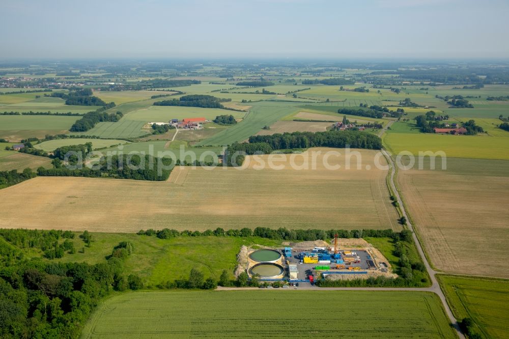 Aerial photograph Herbern - Test drilling for gas Fracking- hydraulic fracturing station over the old mine Radbod 7 in Herbern in the state North Rhine-Westphalia