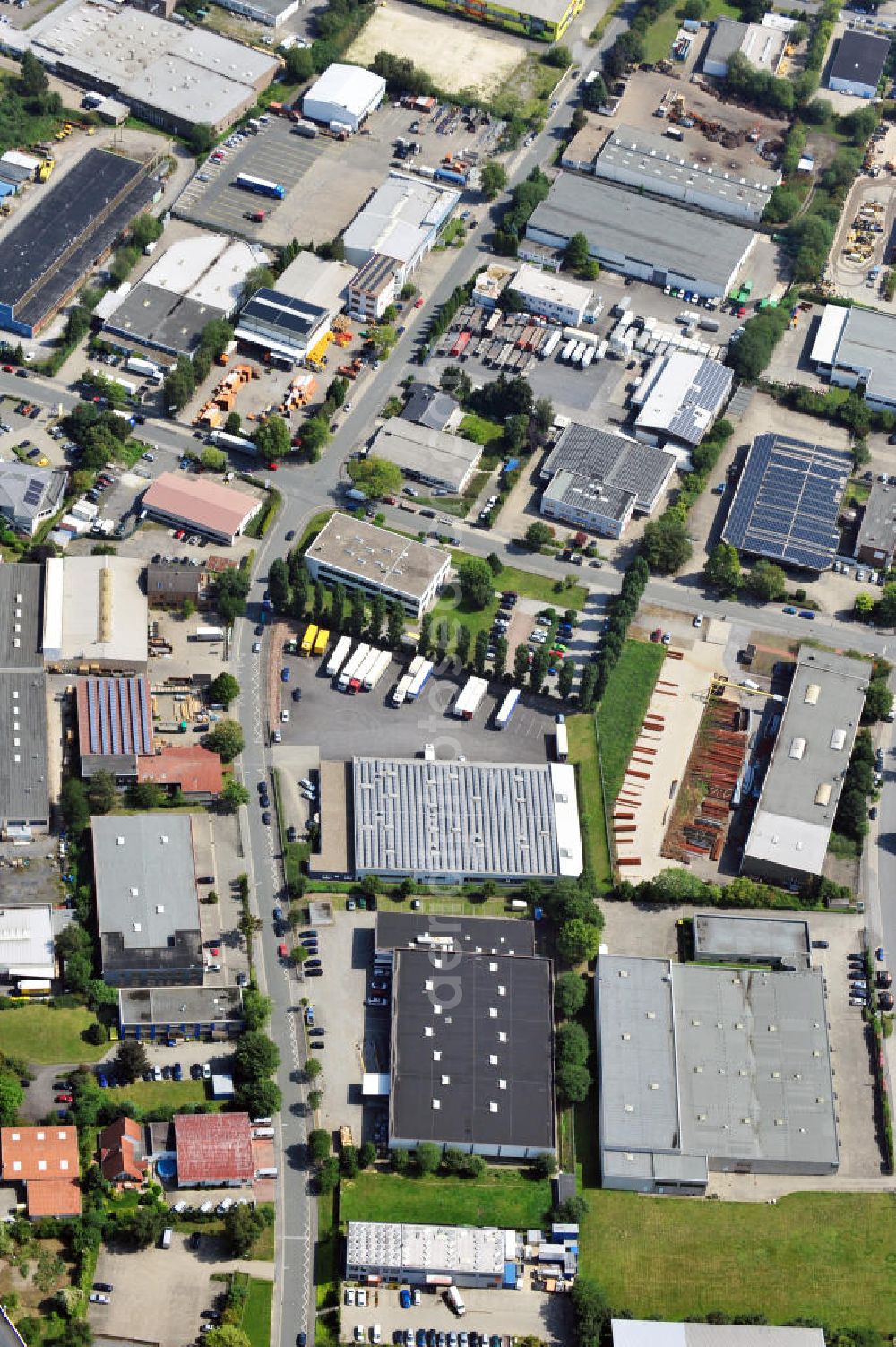 Dortmund - Wickede from above - Produktions- und Lagerhalle an der Gernotstraße in Dortmund-Wickede in Nordrhein-Westfalen / North Rhine-Westphalia. Ein Projekt der Unternehmensgruppe Markus Gerold. Mieter ist die Drobig GmbH & Co.KG Kokosweberei.