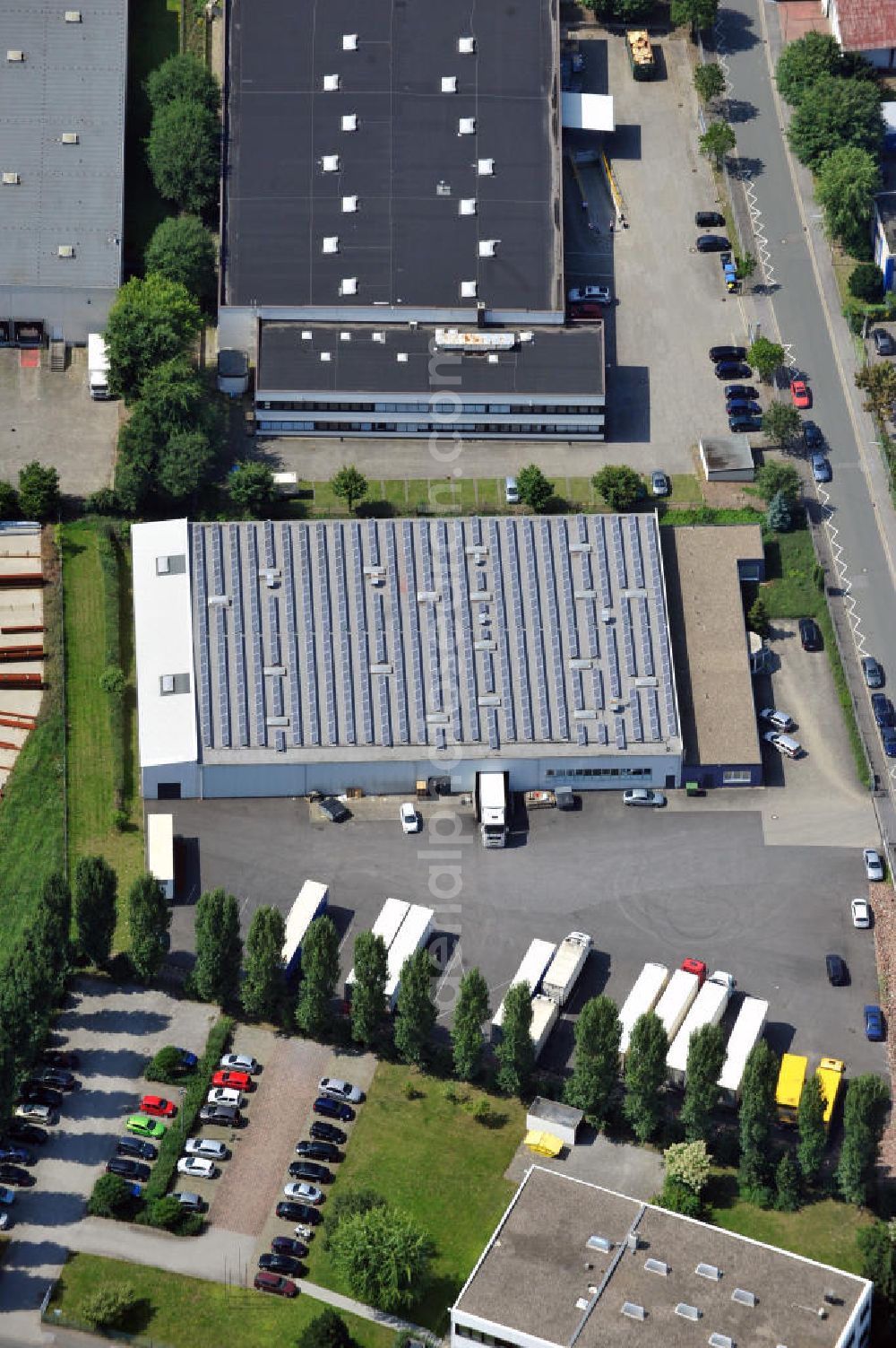 Dortmund - Wickede from above - Produktions- und Lagerhalle an der Gernotstraße in Dortmund-Wickede in Nordrhein-Westfalen / North Rhine-Westphalia. Ein Projekt der Unternehmensgruppe Markus Gerold. Mieter ist die Drobig GmbH & Co.KG Kokosweberei.