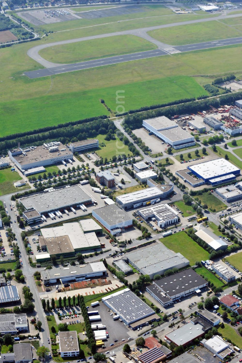 Aerial image Dortmund - Wickede - Produktions- und Lagerhalle an der Gernotstraße in Dortmund-Wickede in Nordrhein-Westfalen / North Rhine-Westphalia. Ein Projekt der Unternehmensgruppe Markus Gerold. Mieter ist die Drobig GmbH & Co.KG Kokosweberei.