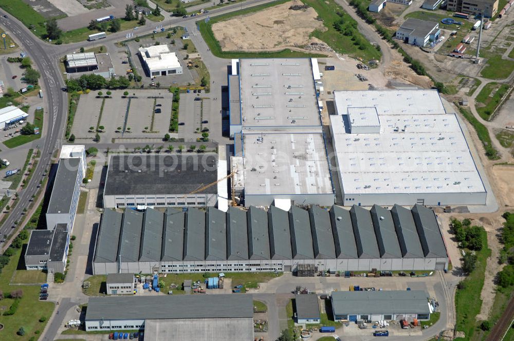 Aerial photograph Haldensleben - Blick auf die Produktions- und Logistikhalle der IFA Maschinenbau GmbH. Der Automobilzulieferer ist vor allem auf die Produktion von Gelenk-, Kardan- und Seitenwellen spezialisiert und beliefert u.a. SEAT, Porsche und Volkswagen. View of the production and logistics hall of the IFA Maschinenbau GmbH, the car parts supplier is mainly specialized to the production of joint, cardan and side shafts and supplies SEAT, Porsche and Volkswagen.