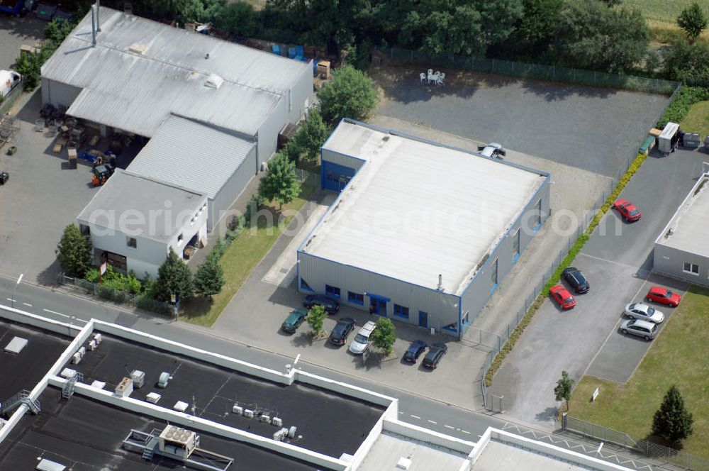 Bönen from above - Blick auf eine Produktionshalle mit integriertem Büro und LKW Waage. Adresse: Gewerbegebiet Bönen, Schulstrasse, 59199 Bönen; Vermietung / Verwaltung: Unternehmensgruppe Markus Gerold, An der Vaerstbrücke 1, 59425 Unna, Tel. +49(0)2303 25036-26, Fax +49(0)2303 25036-27, E-Mail: info@markus-gerold.de