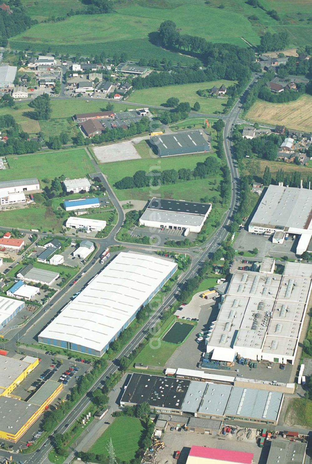 Bergkamen / NRW from the bird's eye view: Produktionshalle der Finnveden Bulten GmbH in Bergkamen.