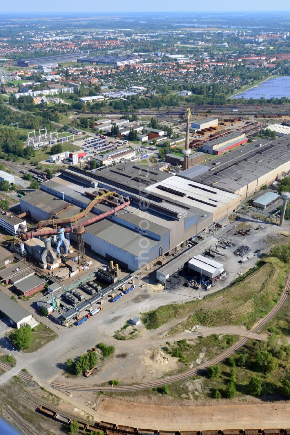 Brandenburg Havel from the bird's eye view: Look at the production facility of B.E.S. Brandenburg Elektrostahlwerke GmbH in Brandenburg upon Havel in the federal state of Brandenburg