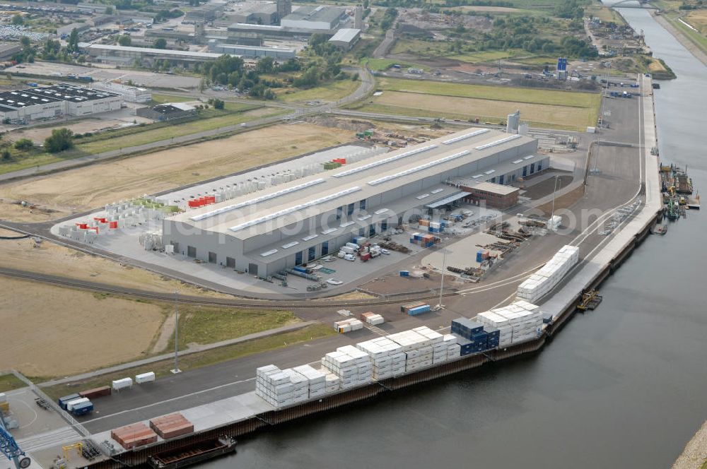 Magdeburg from above - Blick auf eine neue Produktionsstätte / Werk der Enercon GmbH im Hansehafen Magdeburg, für die größte Windkraftanlage der Welt, die E 126, welche hier in Serie produziert werden soll. Die Analge hat einen Rotordurchmesser von 126 Meter und eine höhe um die 200 Meter. Kontakt: ENERCON GmbH, Dreekamp 5, 26605 Aurich, Tel.+49(0)4941 927-0, Fax +49(0)4941 927-109, email: info@enercon.de