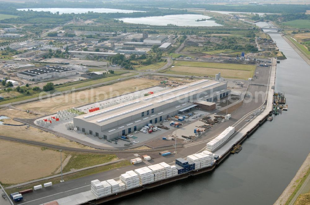 Magdeburg from the bird's eye view: Blick auf eine neue Produktionsstätte / Werk der Enercon GmbH im Hansehafen Magdeburg, für die größte Windkraftanlage der Welt, die E 126, welche hier in Serie produziert werden soll. Die Analge hat einen Rotordurchmesser von 126 Meter und eine höhe um die 200 Meter. Kontakt: ENERCON GmbH, Dreekamp 5, 26605 Aurich, Tel.+49(0)4941 927-0, Fax +49(0)4941 927-109, email: info@enercon.de