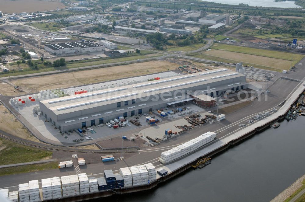 Aerial photograph Magdeburg - Blick auf eine neue Produktionsstätte / Werk der Enercon GmbH im Hansehafen Magdeburg, für die größte Windkraftanlage der Welt, die E 126, welche hier in Serie produziert werden soll. Die Analge hat einen Rotordurchmesser von 126 Meter und eine höhe um die 200 Meter. Kontakt: ENERCON GmbH, Dreekamp 5, 26605 Aurich, Tel.+49(0)4941 927-0, Fax +49(0)4941 927-109, email: info@enercon.de