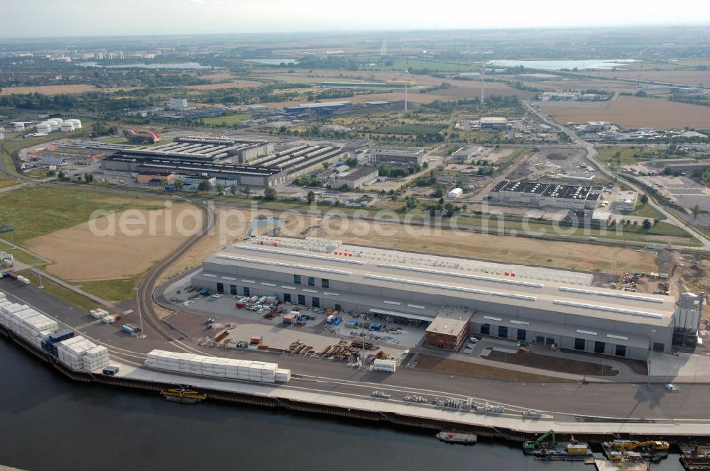 Magdeburg from above - Blick auf eine neue Produktionsstätte / Werk der Enercon GmbH im Hansehafen Magdeburg, für die größte Windkraftanlage der Welt, die E 126, welche hier in Serie produziert werden soll. Die Analge hat einen Rotordurchmesser von 126 Meter und eine höhe um die 200 Meter. Kontakt: ENERCON GmbH, Dreekamp 5, 26605 Aurich, Tel.+49(0)4941 927-0, Fax +49(0)4941 927-109, email: info@enercon.de