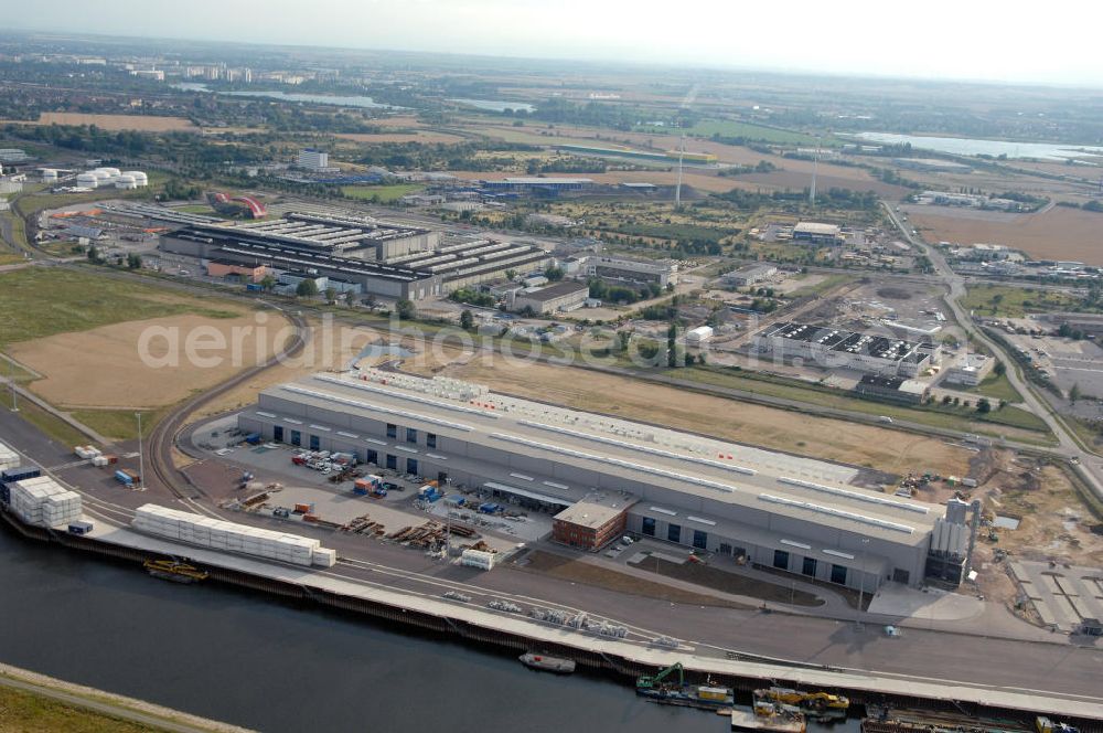 Magdeburg from the bird's eye view: Blick auf eine neue Produktionsstätte / Werk der Enercon GmbH im Hansehafen Magdeburg, für die größte Windkraftanlage der Welt, die E 126, welche hier in Serie produziert werden soll. Die Analge hat einen Rotordurchmesser von 126 Meter und eine höhe um die 200 Meter. Kontakt: ENERCON GmbH, Dreekamp 5, 26605 Aurich, Tel.+49(0)4941 927-0, Fax +49(0)4941 927-109, email: info@enercon.de