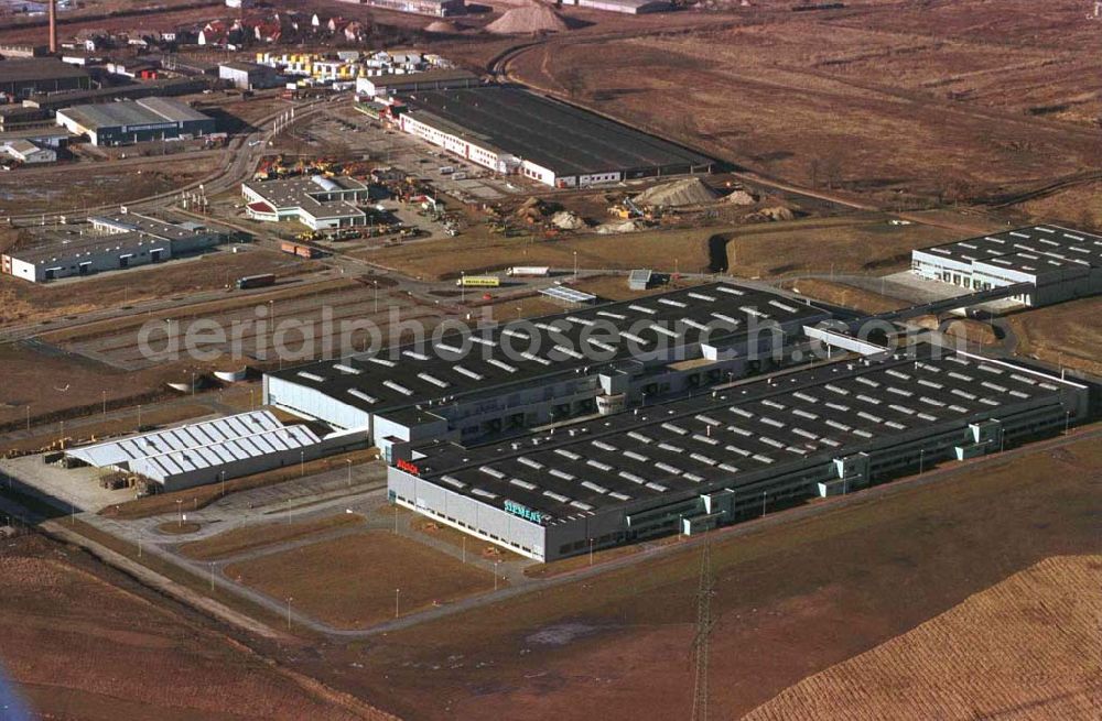 Nauen / Brandenburg from the bird's eye view: Produktionszentrum der BOSCH - SIEMENS AG zur Hausgeräteherstellung im Gewerbegebiet Nauen