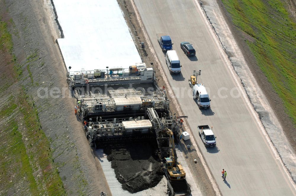 Aerial photograph Eisenach - Blick auf eine Betoniermaschine auf der Baustelle der A4 kurz hinter der Unterführung für die Strassenverbindung zwischen Krauthausen und Eisenach. Der Neubau ist Teil des Projekt Nordverlegung / Umfahrung Hörselberge der Autobahn E40 / A4 in Thüringen bei Eisenach. Durchgeführt werden die im Zuge dieses Projektes notwendigen Arbeiten unter an derem von den Mitarbeitern der Niederlassung Weimar der EUROVIA Verkehrsbau Union sowie der Niederlassungen Abbruch und Erdbau, Betonstraßenbau, Ingenieurbau und TECO Schallschutz der EUROVIA Beton sowie der DEGES.