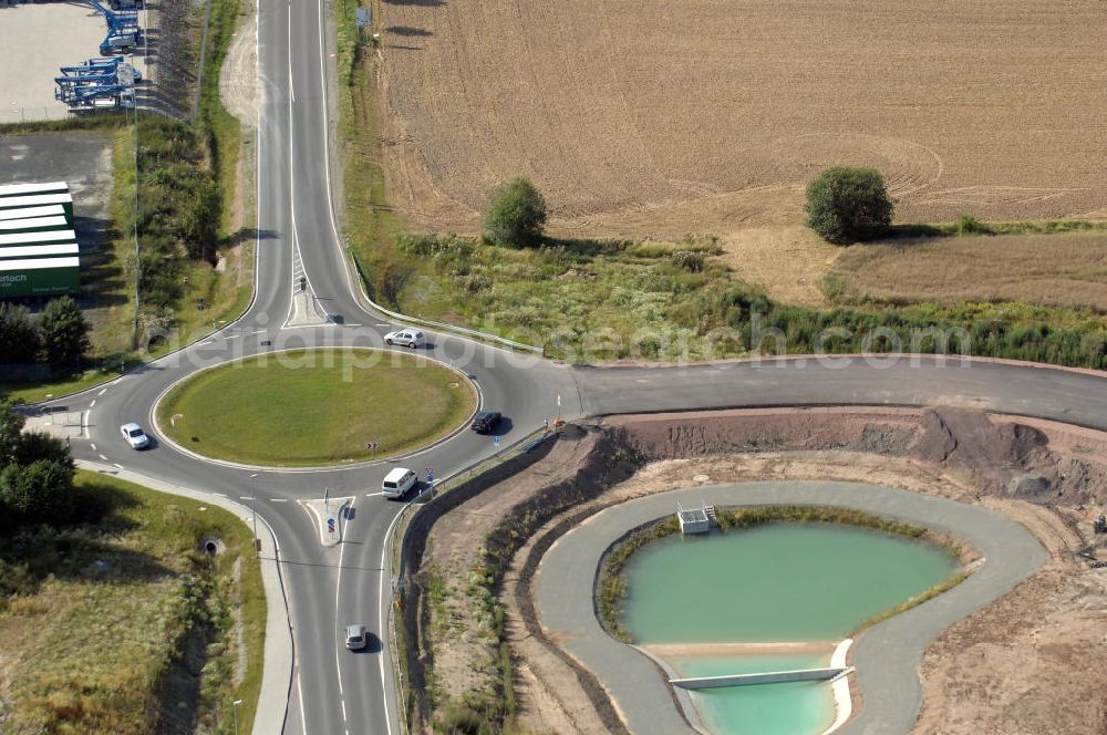 Eisenach from above - Blick auf ein Regenrückhaltebecken am Kreisverkehr im Nordteil der Baustelle Ausfahrt / Anschlussstelle Eisenach-West der A4. Der Neubau ist Teil des Projekt Nordverlegung / Umfahrung Hörselberge der Autobahn E40 / A4 in Thüringen bei Eisenach. Durchgeführt werden die im Zuge dieses Projektes notwendigen Arbeiten unter an derem von den Mitarbeitern der Niederlassung Weimar der EUROVIA Verkehrsbau Union sowie der Niederlassungen Abbruch und Erdbau, Betonstraßenbau, Ingenieurbau und TECO Schallschutz der EUROVIA Beton sowie der DEGES.