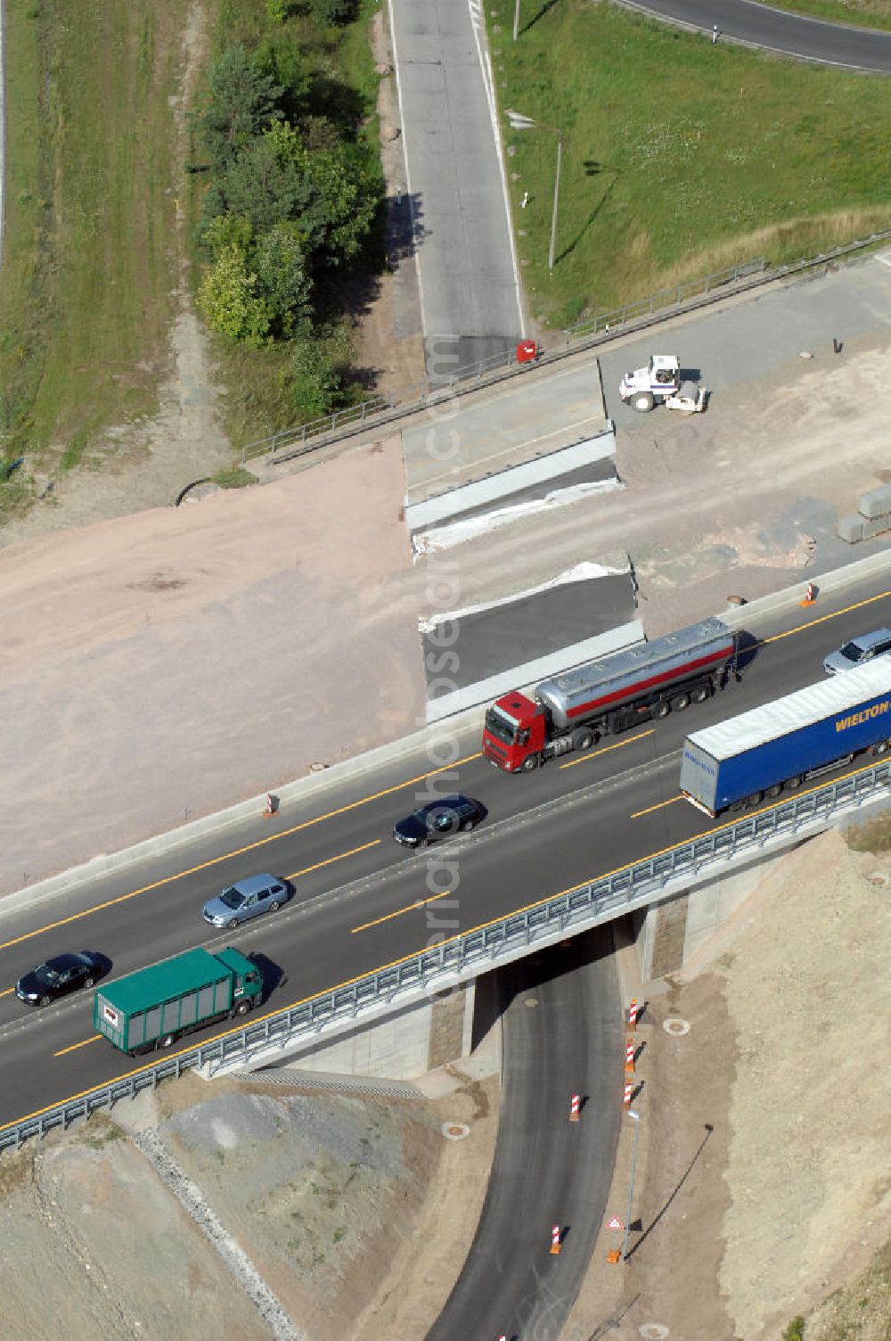 Aerial image Eisenach - Blick auf die Baustelle einer Unterführung der A4 westlich der Raststätte Eisenach. Der Neubau ist Teil des Projekt Nordverlegung / Umfahrung Hörselberge der Autobahn E40 / A4 in Thüringen bei Eisenach. Durchgeführt werden die im Zuge dieses Projektes notwendigen Arbeiten unter an derem von den Mitarbeitern der Niederlassung Weimar der EUROVIA Verkehrsbau Union sowie der Niederlassungen Abbruch und Erdbau, Betonstraßenbau, Ingenieurbau und TECO Schallschutz der EUROVIA Beton sowie der DEGES.