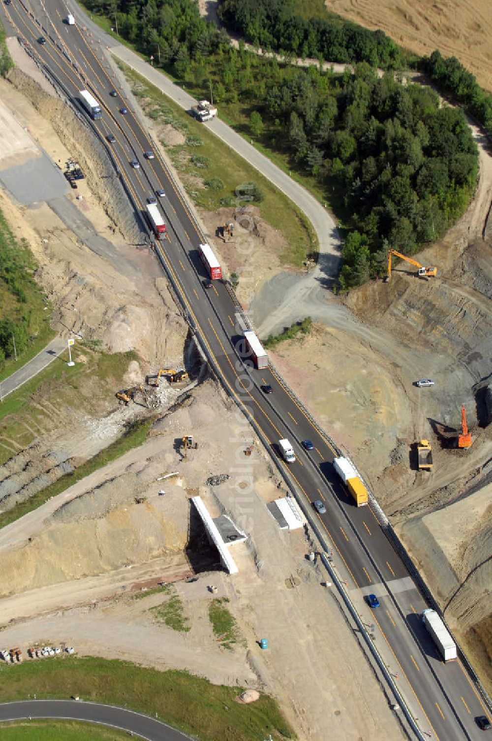 Eisenach from the bird's eye view: Blick auf die Baustelle zweier Unterführungen der A4 östlich der Raststätte Eisenach. Der Neubau ist Teil des Projekt Nordverlegung / Umfahrung Hörselberge der Autobahn E40 / A4 in Thüringen bei Eisenach. Durchgeführt werden die im Zuge dieses Projektes notwendigen Arbeiten unter an derem von den Mitarbeitern der Niederlassung Weimar der EUROVIA Verkehrsbau Union sowie der Niederlassungen Abbruch und Erdbau, Betonstraßenbau, Ingenieurbau und TECO Schallschutz der EUROVIA Beton sowie der DEGES.