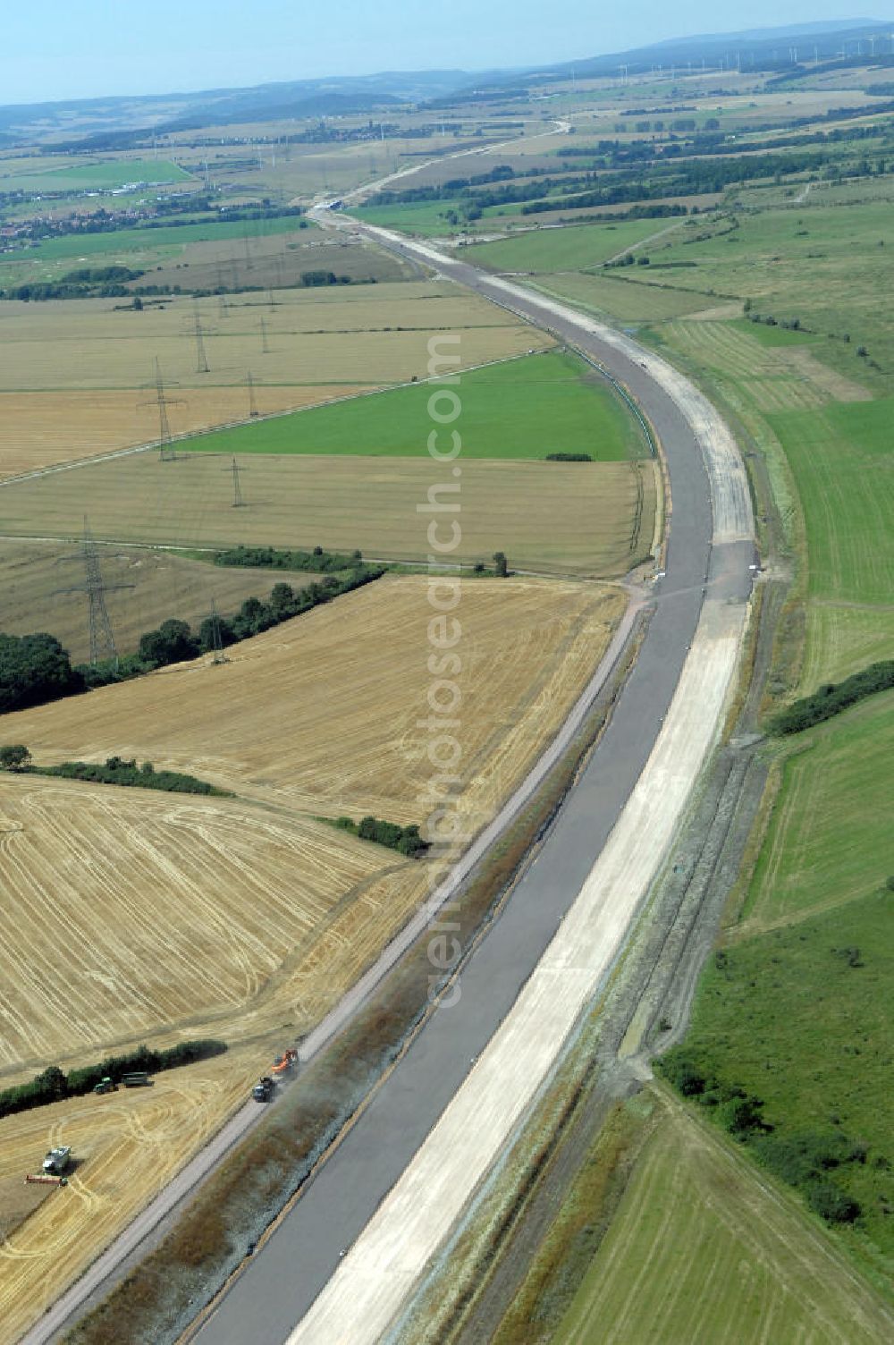 Ettenhausen from the bird's eye view: Blick auf die Baustelle einer Unterführung der A4 bei Ettenhausen. Der Neubau ist Teil des Projekt Nordverlegung / Umfahrung Hörselberge der Autobahn E40 / A4 in Thüringen bei Eisenach. Durchgeführt werden die im Zuge dieses Projektes notwendigen Arbeiten unter an derem von den Mitarbeitern der Niederlassung Weimar der EUROVIA Verkehrsbau Union sowie der Niederlassungen Abbruch und Erdbau, Betonstraßenbau, Ingenieurbau und TECO Schallschutz der EUROVIA Beton sowie der DEGES.