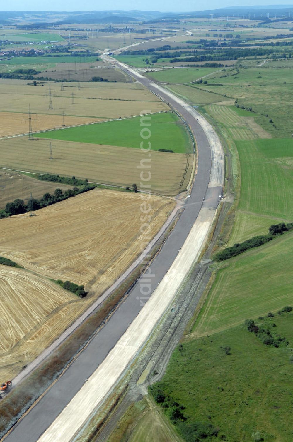 Aerial image Ettenhausen - Blick auf die Baustelle einer Unterführung der A4 bei Ettenhausen. Der Neubau ist Teil des Projekt Nordverlegung / Umfahrung Hörselberge der Autobahn E40 / A4 in Thüringen bei Eisenach. Durchgeführt werden die im Zuge dieses Projektes notwendigen Arbeiten unter an derem von den Mitarbeitern der Niederlassung Weimar der EUROVIA Verkehrsbau Union sowie der Niederlassungen Abbruch und Erdbau, Betonstraßenbau, Ingenieurbau und TECO Schallschutz der EUROVIA Beton sowie der DEGES.