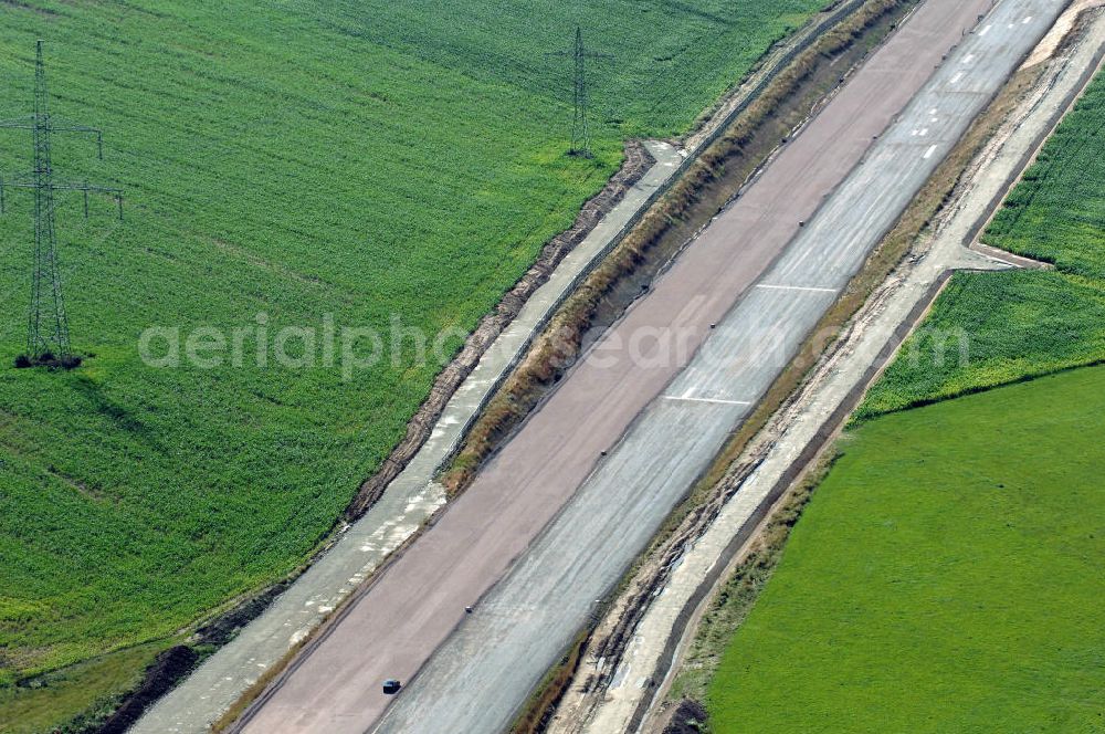 Großenlupnitz from above - Blick auf die Baustelle des Autobahnverlaufs der A4 bei Großenlupnitz Richtung Osten zwischen der Böbertalbrücke und einer Unterführung. Der Neubau ist Teil des Projekt Nordverlegung / Umfahrung Hörselberge der Autobahn E40 / A4 in Thüringen bei Eisenach. Durchgeführt werden die im Zuge dieses Projektes notwendigen Arbeiten unter an derem von den Mitarbeitern der Niederlassung Weimar der EUROVIA Verkehrsbau Union sowie der Niederlassungen Abbruch und Erdbau, Betonstraßenbau, Ingenieurbau und TECO Schallschutz der EUROVIA Beton sowie der DEGES.