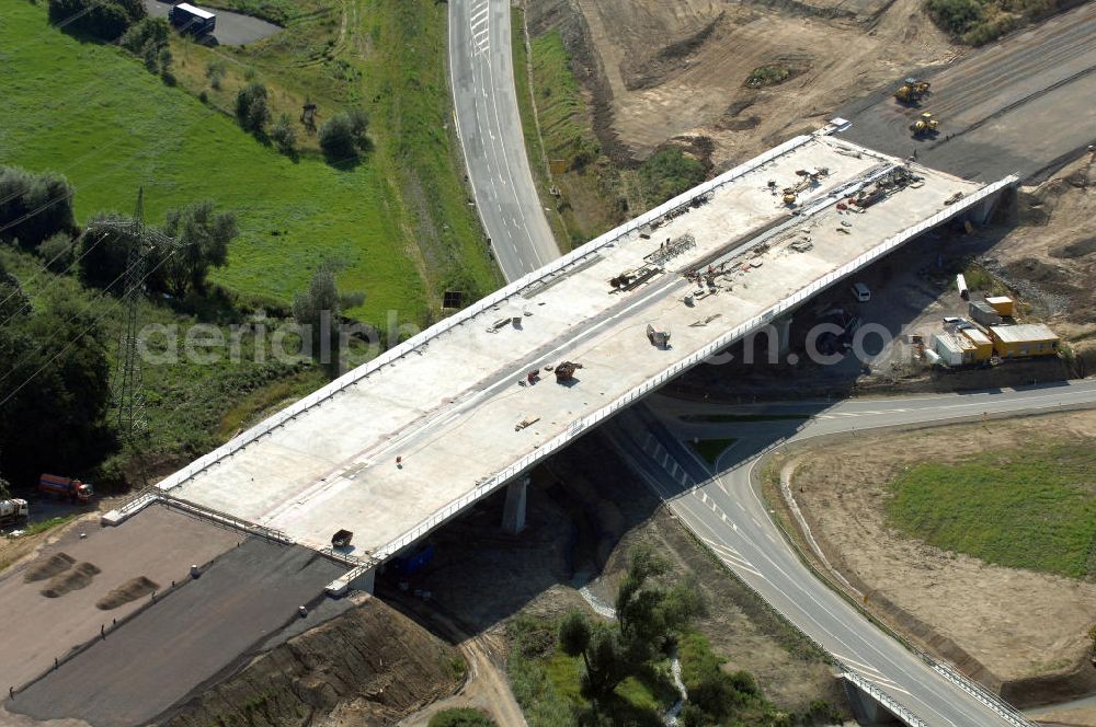 Aerial photograph Großenlupnitz - Blick auf die Baustelle der neuen Böbertalbrücke mit einer Länge von 370 m. Die Brücke ist Teil des Projekt Nordverlegung / Umfahrung Hörselberge der Autobahn E40 / A4 in Thüringen bei Eisenach. Durchgeführt werden die im Zuge dieses Projektes notwendigen Arbeiten unter an derem von den Mitarbeitern der Niederlassung Weimar der EUROVIA Verkehrsbau Union sowie der Niederlassungen Abbruch und Erdbau, Betonstraßenbau, Ingenieurbau und TECO Schallschutz der EUROVIA Beton sowie der DEGES.