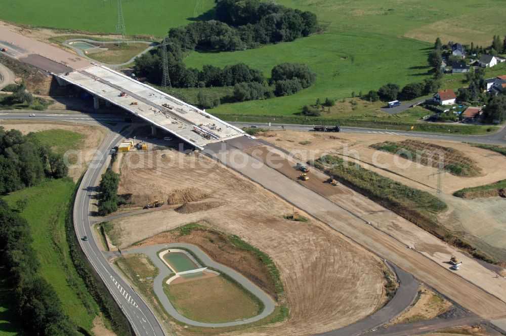 Großenlupnitz from the bird's eye view: Blick auf die Baustelle der neuen Böbertalbrücke mit einer Länge von 370 m an der Ausfahrt / Anschlussstelle Eisenach-Ost mit einem neuen Regenrückhaltebecken. Die Brücke ist Teil des Projekt Nordverlegung / Umfahrung Hörselberge der Autobahn E40 / A4 in Thüringen bei Eisenach. Durchgeführt werden die im Zuge dieses Projektes notwendigen Arbeiten unter an derem von den Mitarbeitern der Niederlassung Weimar der EUROVIA Verkehrsbau Union sowie der Niederlassungen Abbruch und Erdbau, Betonstraßenbau, Ingenieurbau und TECO Schallschutz der EUROVIA Beton sowie der DEGES.