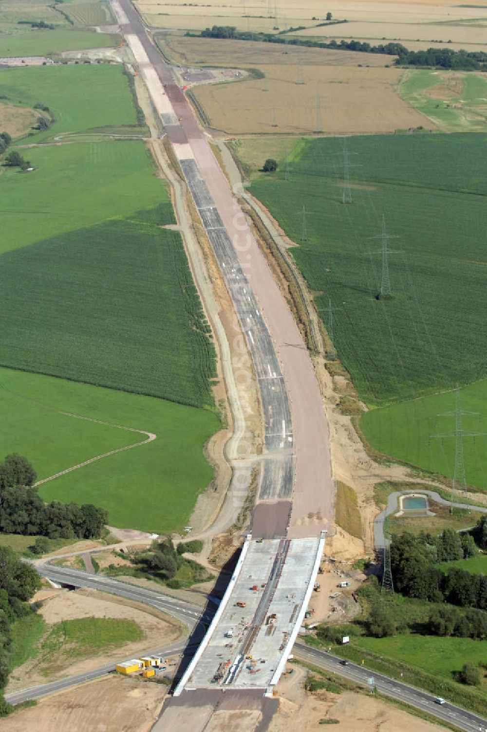 Aerial image Großenlupnitz - Blick auf die Baustelle der neuen Böbertalbrücke mit einer Länge von 370 m. Die Brücke ist Teil des Projekt Nordverlegung / Umfahrung Hörselberge der Autobahn E40 / A4 in Thüringen bei Eisenach. Durchgeführt werden die im Zuge dieses Projektes notwendigen Arbeiten unter an derem von den Mitarbeitern der Niederlassung Weimar der EUROVIA Verkehrsbau Union sowie der Niederlassungen Abbruch und Erdbau, Betonstraßenbau, Ingenieurbau und TECO Schallschutz der EUROVIA Beton sowie der DEGES.