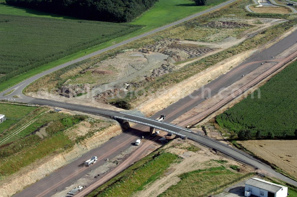 Hastrungsfeld from the bird's eye view: Blick auf die Baustelle der Strassenbrücke zwischen Hastrungsfeld und Burla welche über die A4 führt. Der Neubau ist Teil des Projekt Nordverlegung / Umfahrung Hörselberge der Autobahn E40 / A4 in Thüringen bei Eisenach. Durchgeführt werden die im Zuge dieses Projektes notwendigen Arbeiten unter an derem von den Mitarbeitern der Niederlassung Weimar der EUROVIA Verkehrsbau Union sowie der Niederlassungen Abbruch und Erdbau, Betonstraßenbau, Ingenieurbau und TECO Schallschutz der EUROVIA Beton sowie der DEGES.