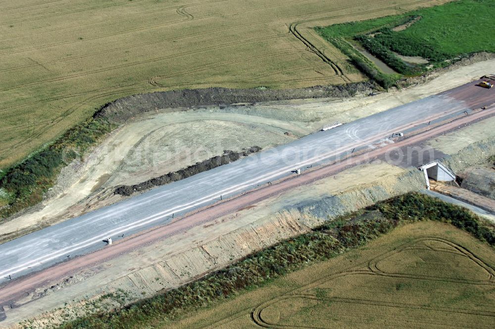 Hastrungsfeld from the bird's eye view: Blick auf die Baustelle der A4 mit einer Unterführung bei Hastrungsfeld. Der Neubau ist Teil des Projekt Nordverlegung / Umfahrung Hörselberge der Autobahn E40 / A4 in Thüringen bei Eisenach. Durchgeführt werden die im Zuge dieses Projektes notwendigen Arbeiten unter an derem von den Mitarbeitern der Niederlassung Weimar der EUROVIA Verkehrsbau Union sowie der Niederlassungen Abbruch und Erdbau, Betonstraßenbau, Ingenieurbau und TECO Schallschutz der EUROVIA Beton sowie der DEGES.