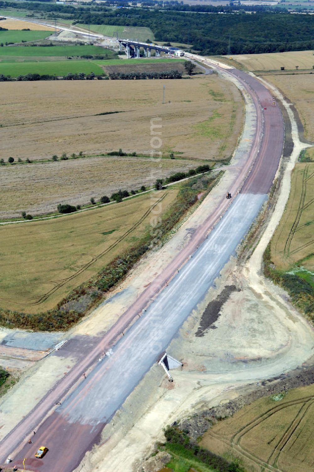 Hastrungsfeld from the bird's eye view: Blick auf die Baustelle der A4 mit einer Unterführung bei Hastrungsfeld. Der Neubau ist Teil des Projekt Nordverlegung / Umfahrung Hörselberge der Autobahn E40 / A4 in Thüringen bei Eisenach. Durchgeführt werden die im Zuge dieses Projektes notwendigen Arbeiten unter an derem von den Mitarbeitern der Niederlassung Weimar der EUROVIA Verkehrsbau Union sowie der Niederlassungen Abbruch und Erdbau, Betonstraßenbau, Ingenieurbau und TECO Schallschutz der EUROVIA Beton sowie der DEGES.