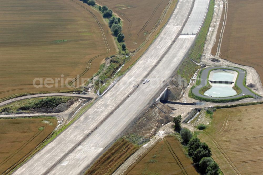 Aerial photograph Hötzelsroda - Blick auf die Baustelle einer Unterführung der A4 mit Regenrückhaltebecken östlich von Hötzelsroda. Der Neubau ist Teil des Projekt Nordverlegung / Umfahrung Hörselberge der Autobahn E40 / A4 in Thüringen bei Eisenach. Durchgeführt werden die im Zuge dieses Projektes notwendigen Arbeiten unter an derem von den Mitarbeitern der Niederlassung Weimar der EUROVIA Verkehrsbau Union sowie der Niederlassungen Abbruch und Erdbau, Betonstraßenbau, Ingenieurbau und TECO Schallschutz der EUROVIA Beton sowie der DEGES.