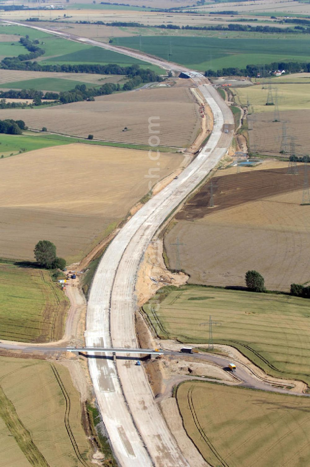 Hötzelsroda from the bird's eye view: Blick auf die Baustelle der Strassenbrücke zwischen Hötzelsroda und Bolleroda welche über die A4 führt, sowie eine Unterführung dahinter (nördlich von Hötzelsroda). Der Neubau ist Teil des Projekt Nordverlegung / Umfahrung Hörselberge der Autobahn E40 / A4 in Thüringen bei Eisenach. Durchgeführt werden die im Zuge dieses Projektes notwendigen Arbeiten unter an derem von den Mitarbeitern der Niederlassung Weimar der EUROVIA Verkehrsbau Union sowie der Niederlassu???????????????????????????????????????????????????????????????????????????????????????????????????????????????