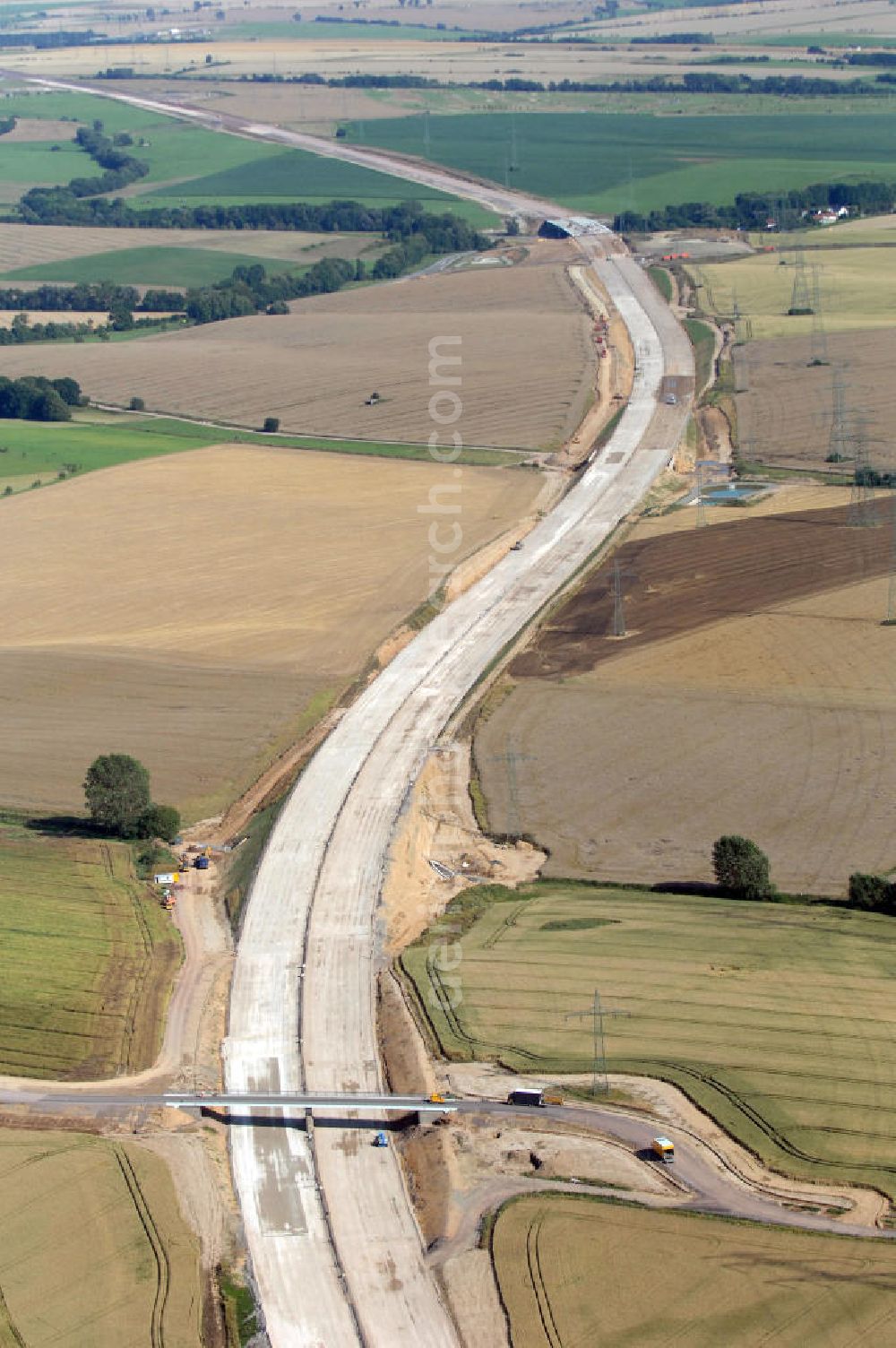 Aerial image Hötzelsroda - Blick auf die Baustelle der Strassenbrücke zwischen Hötzelsroda und Bolleroda welche über die A4 führt, sowie eine Unterführung dahinter (nördlich von Hötzelsroda). Der Neubau ist Teil des Projekt Nordverlegung / Umfahrung Hörselberge der Autobahn E40 / A4 in Thüringen bei Eisenach. Durchgeführt werden die im Zuge dieses Projektes notwendigen Arbeiten unter an derem von den Mitarbeitern der Niederlassung Weimar der EUROVIA Verkehrsbau Union sowie der Niederlassu???????????????????????????????????????????????????????????????????????????????????????????????????????????????