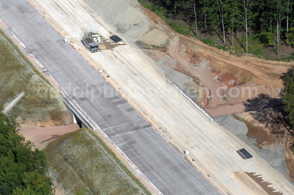 Madelungen from above - Blick auf die Baustelle einer Unterführung der A4 südlich von Madelungen. Der Neubau ist Teil des Projekt Nordverlegung / Umfahrung Hörselberge der Autobahn E40 / A4 in Thüringen bei Eisenach. Durchgeführt werden die im Zuge dieses Projektes notwendigen Arbeiten unter an derem von den Mitarbeitern der Niederlassung Weimar der EUROVIA Verkehrsbau Union sowie der Niederlassungen Abbruch und Erdbau, Betonstraßenbau, Ingenieurbau und TECO Schallschutz der EUROVIA Beton sowie der DEGES.