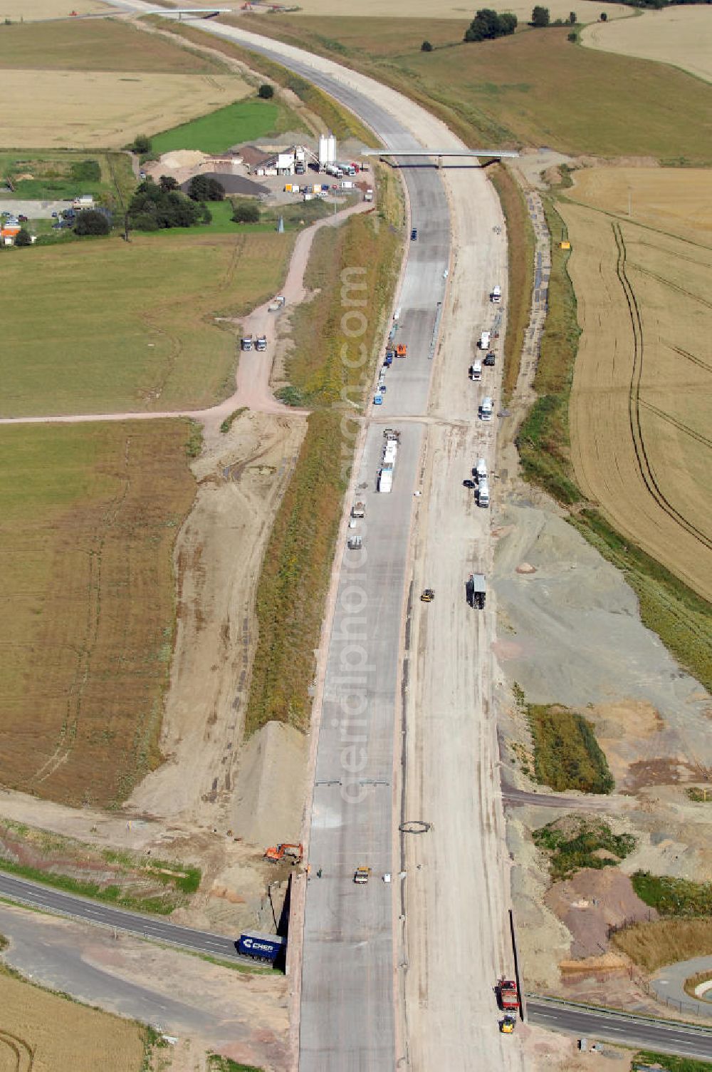 Neukirchen from above - Blick auf die Baustelle einer Unterführung der A4 für die Strassenverbindung zwischen Stregda und Neukirchen, sowie zwei Strassenbrücken zwischen Stregda und Neukirchen im Hintergrund. Der Neubau ist Teil des Projekt Nordverlegung / Umfahrung Hörselberge der Autobahn E40 / A4 in Thüringen bei Eisenach. Durchgeführt werden die im Zuge dieses Projektes notwendigen Arbeiten unter an derem von den Mitarbeitern der Niederlassung Weimar der EUROVIA Verkehrsbau Union sowie der Niederlassungen Abbruch und Erdbau, Betonstraßenbau, Ingenieurbau und TECO Schallschutz der EUROVIA Beton sowie der DEGES.