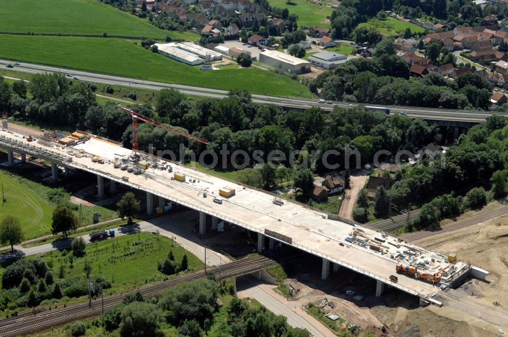 Sättelstädt from the bird's eye view: Blick auf die Baustelle der neuen Hörseltalbrücke mit einer Länge von 195 m. Die Brücke ist Teil des Projekt Nordverlegung / Umfahrung Hörselberge der Autobahn E40 / A4 in Thüringen bei Eisenach. Durchgeführt werden die im Zuge dieses Projektes notwendigen Arbeiten unter an derem von den Mitarbeitern der Niederlassung Weimar der EUROVIA Verkehrsbau Union sowie der Niederlassungen Abbruch und Erdbau, Betonstraßenbau, Ingenieurbau und TECO Schallschutz der EUROVIA Beton sowie der DEGES.