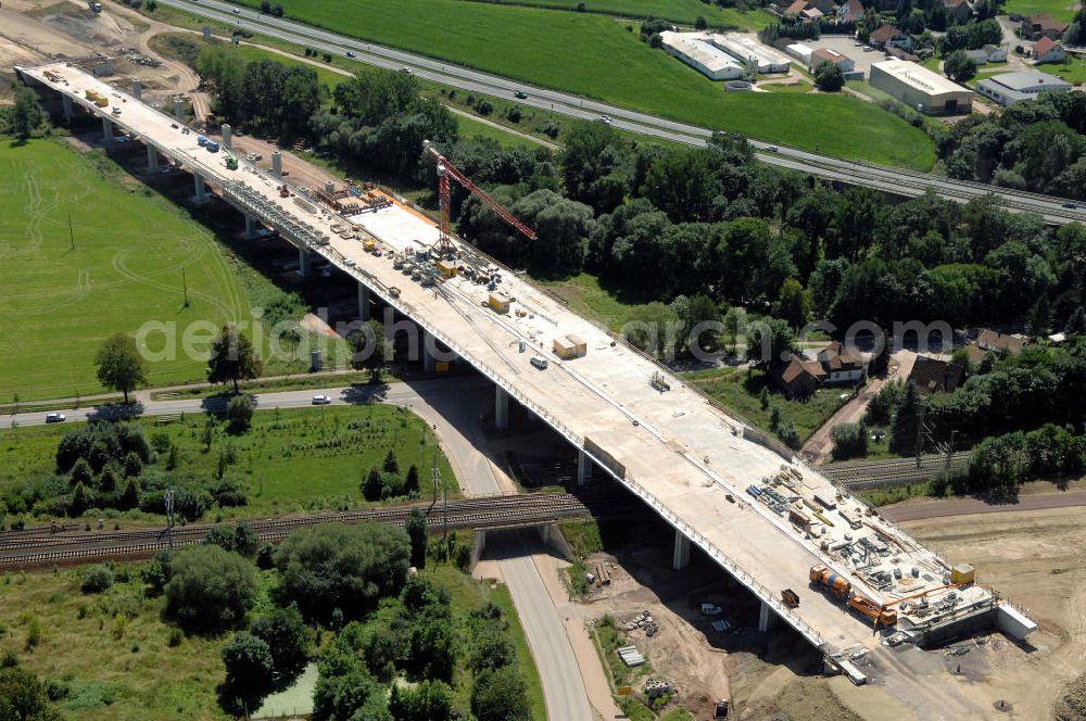 Aerial photograph Sättelstädt - Blick auf die Baustelle der neuen Hörseltalbrücke mit einer Länge von 195 m. Die Brücke ist Teil des Projekt Nordverlegung / Umfahrung Hörselberge der Autobahn E40 / A4 in Thüringen bei Eisenach. Durchgeführt werden die im Zuge dieses Projektes notwendigen Arbeiten unter an derem von den Mitarbeitern der Niederlassung Weimar der EUROVIA Verkehrsbau Union sowie der Niederlassungen Abbruch und Erdbau, Betonstraßenbau, Ingenieurbau und TECO Schallschutz der EUROVIA Beton sowie der DEGES.