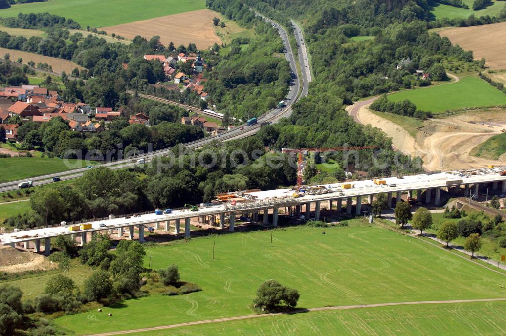 Sättelstädt from the bird's eye view: Blick auf die Baustelle der neuen Hörseltalbrücke mit einer Länge von 195 m. Die Brücke ist Teil des Projekt Nordverlegung / Umfahrung Hörselberge der Autobahn E40 / A4 in Thüringen bei Eisenach. Durchgeführt werden die im Zuge dieses Projektes notwendigen Arbeiten unter an derem von den Mitarbeitern der Niederlassung Weimar der EUROVIA Verkehrsbau Union sowie der Niederlassungen Abbruch und Erdbau, Betonstraßenbau, Ingenieurbau und TECO Schallschutz der EUROVIA Beton sowie der DEGES.