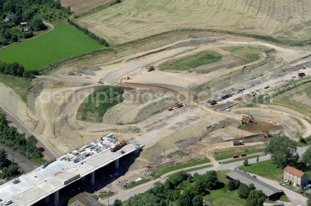 Aerial photograph Sättelstädt - Blick auf die Baustelle am östlichen Ende der Hörseltalbrücke Richtung Ausfahrt / Anschlussstelle Sättelstädt der A4. Der Neubau ist Teil des Projekt Nordverlegung / Umfahrung Hörselberge der Autobahn E40 / A4 in Thüringen bei Eisenach. Durchgeführt werden die im Zuge dieses Projektes notwendigen Arbeiten unter an derem von den Mitarbeitern der Niederlassung Weimar der EUROVIA Verkehrsbau Union sowie der Niederlassungen Abbruch und Erdbau, Betonstraßenbau, Ingenieurbau und TECO Schallschutz der EUROVIA Beton sowie der DEGES.