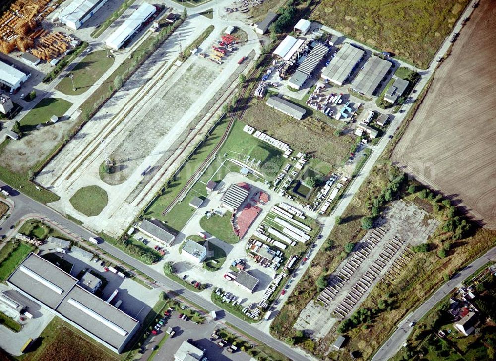 Hoppegarten from the bird's eye view: Propangasabfüllstation im Gewerbegebiet Hoppegarten an der B1.